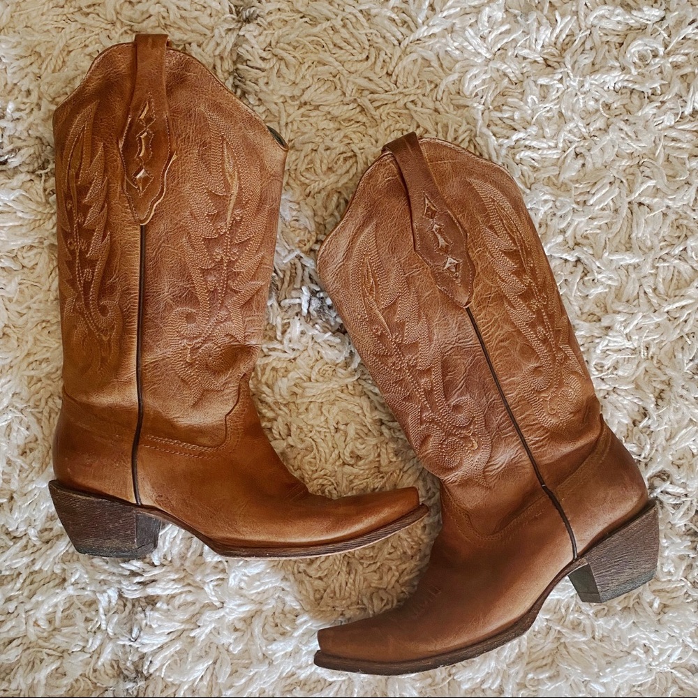 LIKE NEW Corral Vintage Brown Leather Cowboy Boots